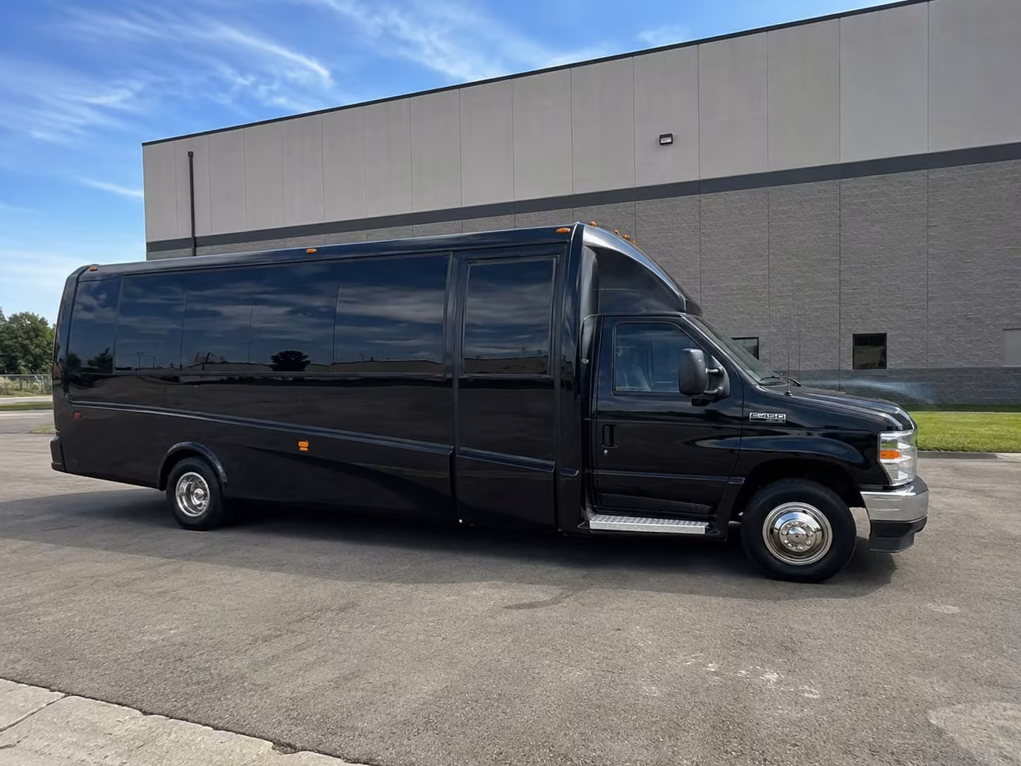 parker 15 passenger minibus rental