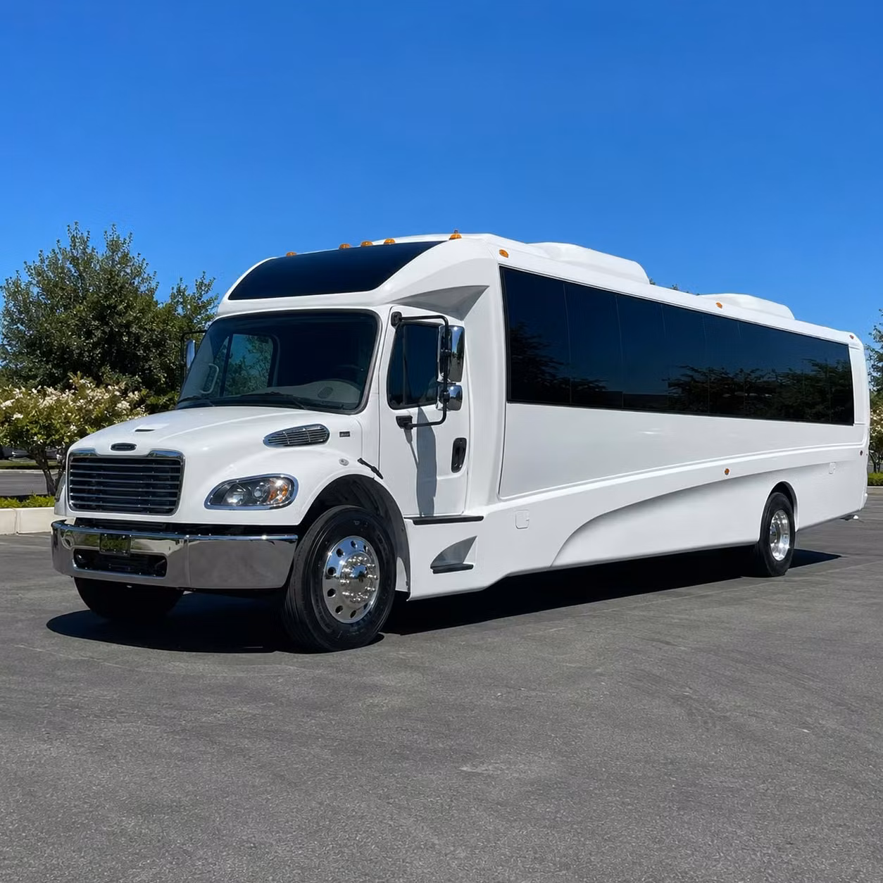 parker 28 passenger minibus rental